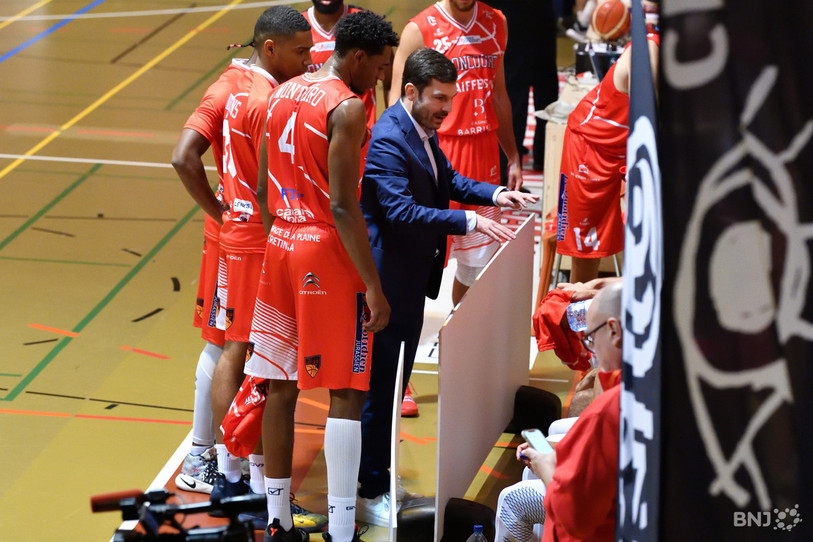 A la tête du BC Boncourt, Vladimir Ruzicic va tenter d'éliminer ses anciennes couleurs (photo : Georges Henz).