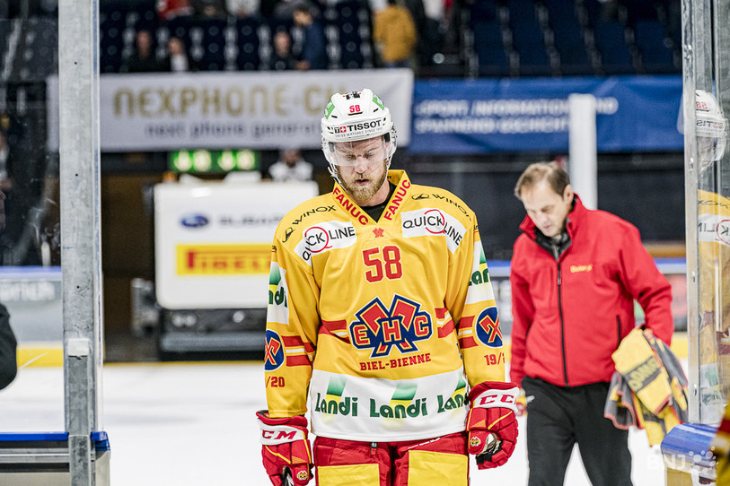 Anton Gustafsson, défenseur dimanche, avait la mine des petits jours après la défaite du HCB à Zurich (photo : Jonathan Vallat).