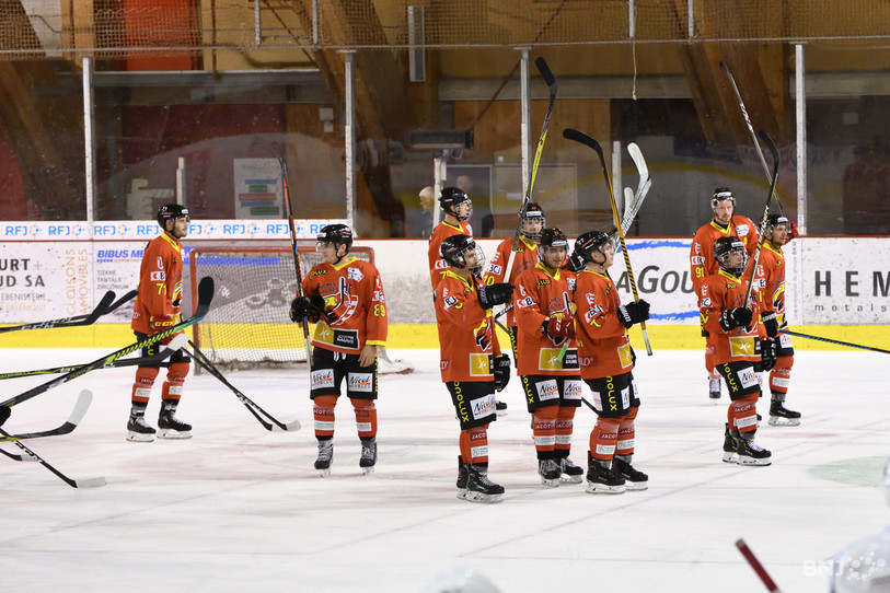 Le HC Franches-Montagnes salue son public (photo : archives/Georges Henz).