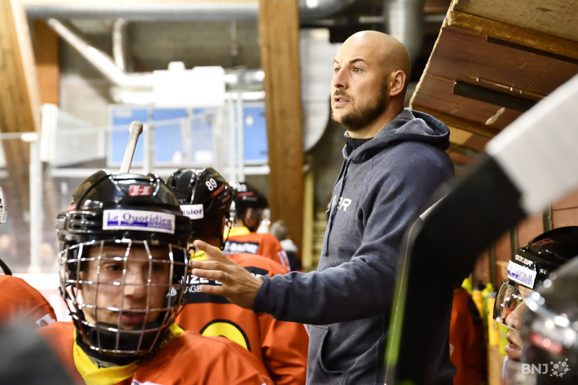 Michaël Röthenmund continuera de mener ses troupes en 1re ligue la saison prochaine (photo : archives, Georges Henz).
