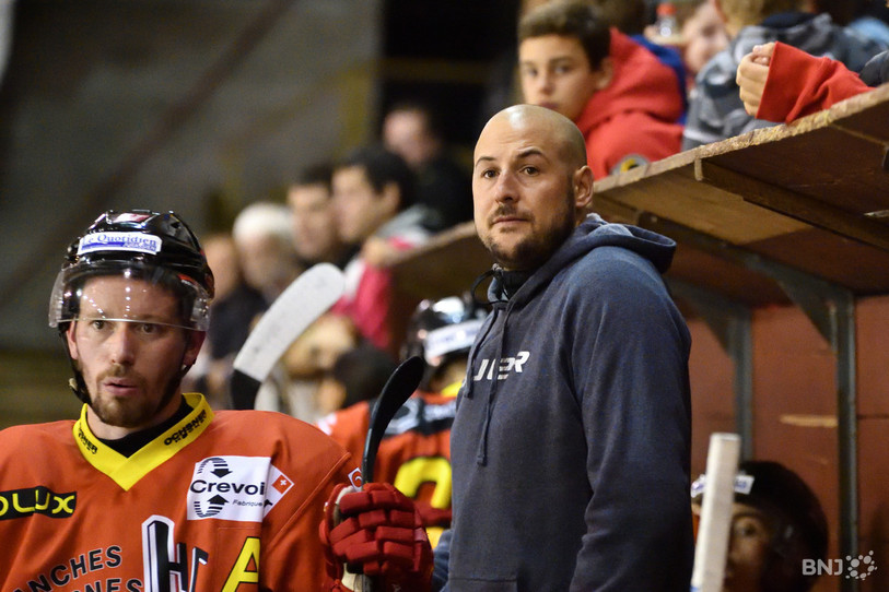 Nicolas Boillat (à gauche), Michaël Röthenmund et le HC Franches-Montagnes vivent un début de saison de rêve (photo : archives/Georges Henz).