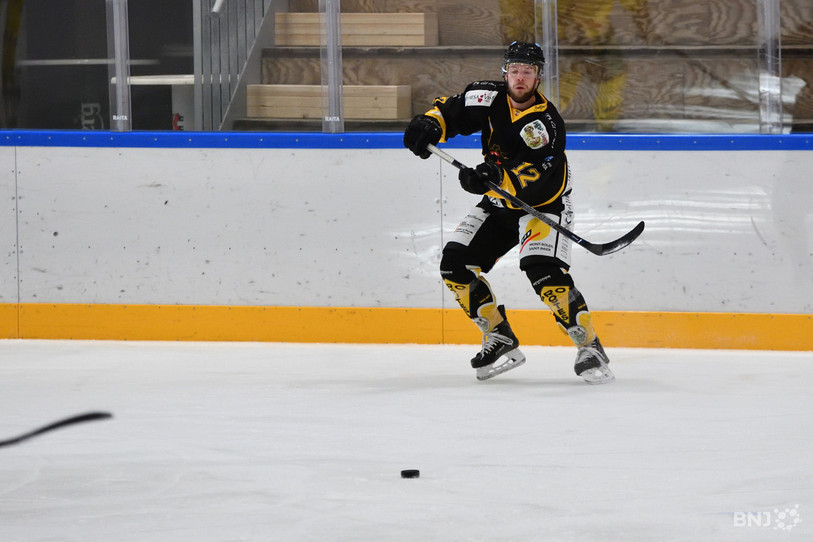 Le HC St-Imier s'est imposé grâce notamment à un doublé de Robin Fuchs. (photo : Georges Henz).