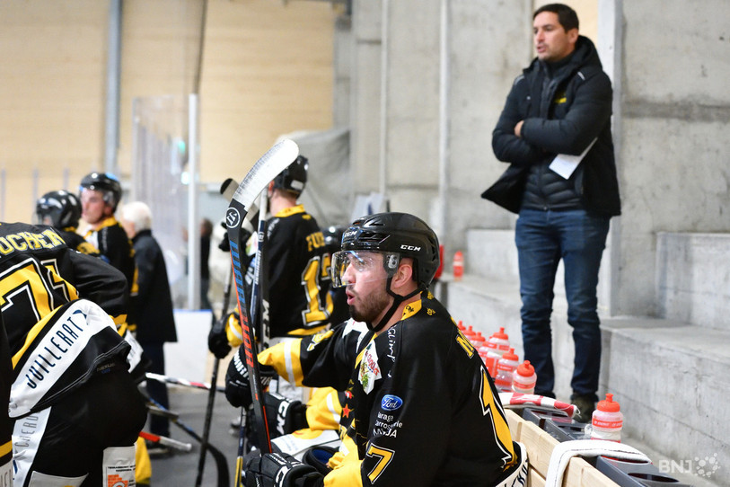Stéphane Morin (au premier plan) a ouvert le score face à Sion. (photo : Georges Henz).