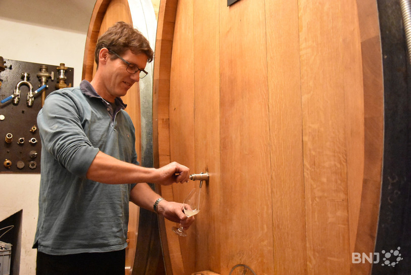 Après les vendanges, l'heure est à la fermentation du raisin pour le vigneron Johannes Louis.