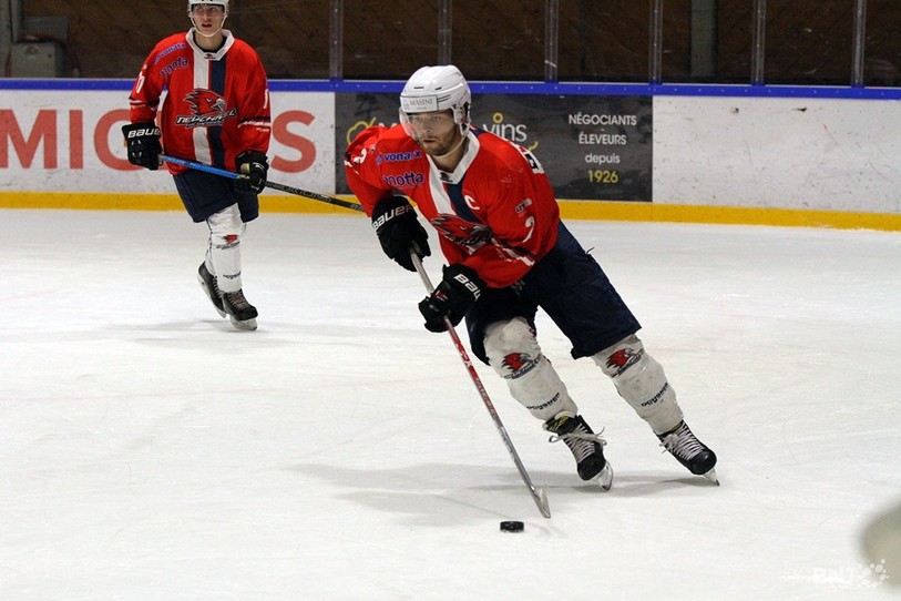 Le HC Uni Neuchâtel et son capitaine, Robin Vuilleumier, perdent encore des plumes.