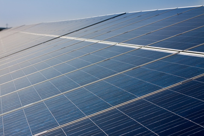 Le député radical Ernest Gerber demande dans une motion que la production d’électricité par le biais de panneaux photovoltaïques soit encouragée. (Photo : ldd).