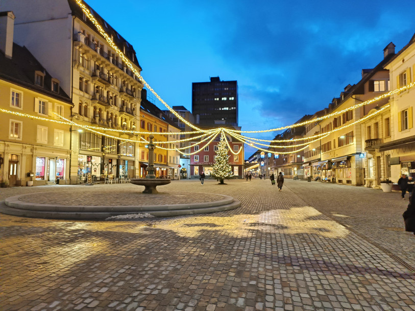 Une patinoire sera inaugurée sur la place du Marché le 3 décembre, avec animations, tandis que le marché de Noël se tiendra du 13 au 21 décembre. (Photo : Ville de La Chaux-de-Fonds)