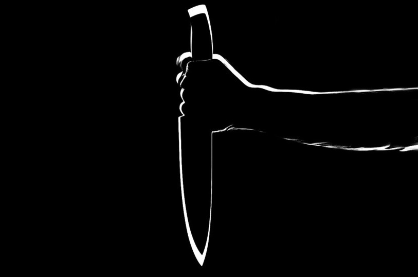 La victime a été attaquée avec un couteau notamment. Elle est décédée et a été retrouvée deux jours plus tard dans son appartement. (Photo libre de droits.)