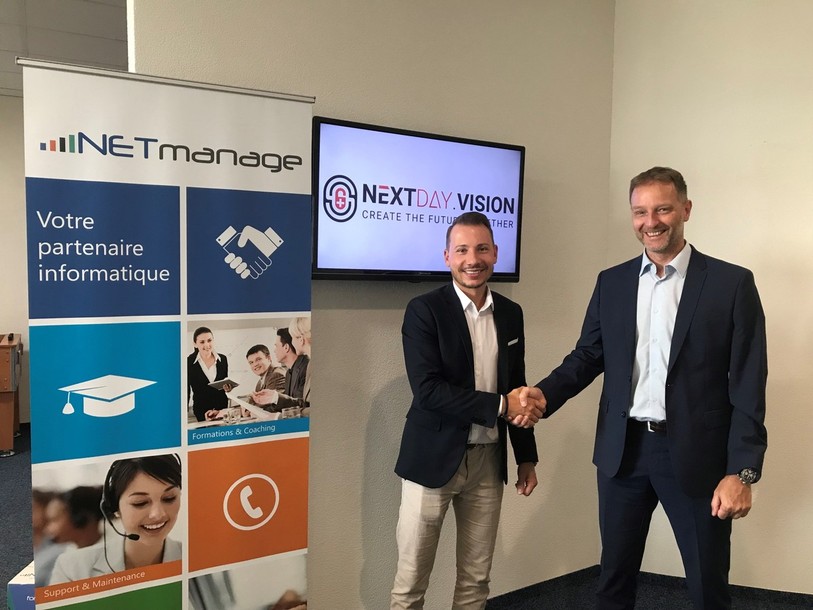 Fabien Bassi et Philippe Kapfer scellent le partenariat entre NextDay.Vision et NETmanage SA (photo : NextDay.Vision)