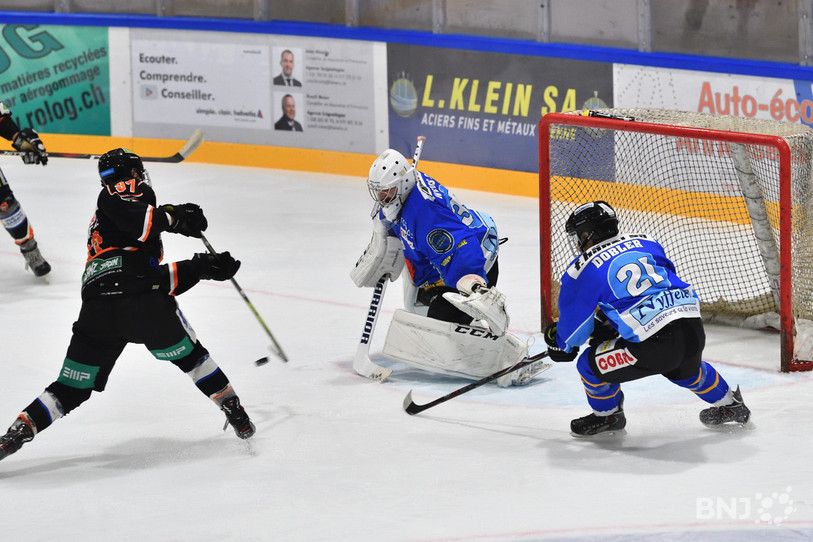 Alan Steiner à la conclusion du dernier but du HCT. (Photo: Georges Henz)
