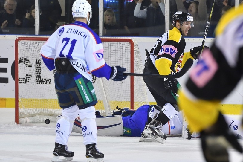 Comme ici en 2017, le HC Ajoie de Reto Schmutz devra mettre au sol les ZSC Lions pour poursuivre l'aventure en Coupe de Suisse.
