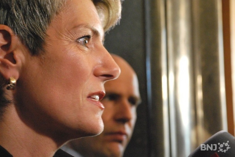 La conseillère fédérale Karin Keller-Sutter a présidé la Conférence tripartite entre les cantons du Jura, de Berne et la Confédération lundi soir à Berne. Les contours du nouveau vote sur l'appartenance cantonale de Moutier ont été évoqués. (Photo : archives)
