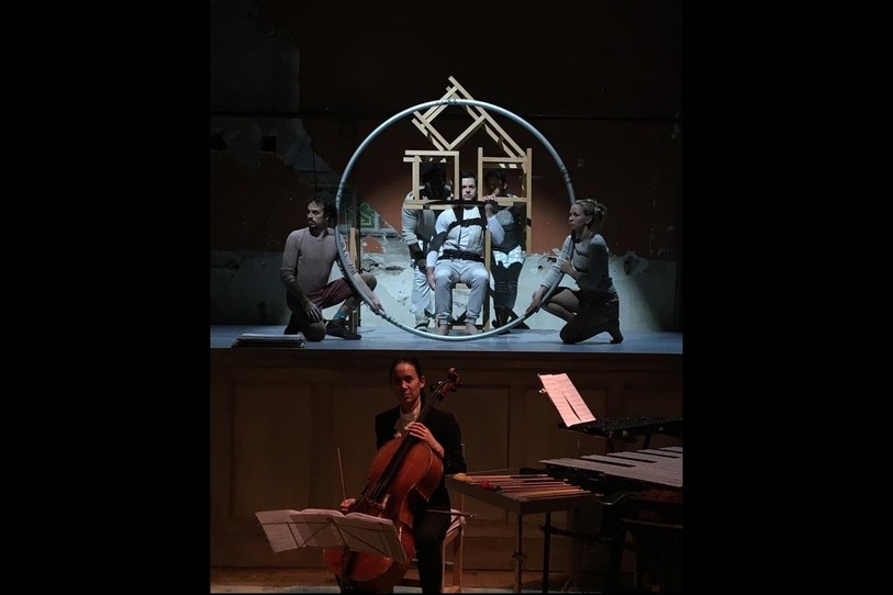 Musique et poésie à découvrir jusqu'au 2 novembre sur la scène chaux-de-fonnièr. (photo: Brigou, Brigitte Ramseier)