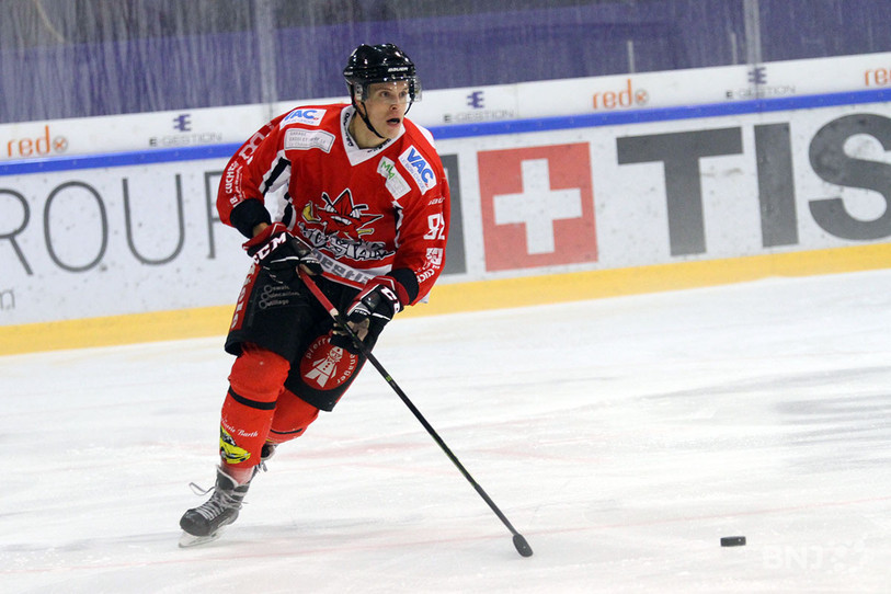 Le HC Star Chaux-de-Fonds a décroché son deuxième succès de la saison face au HC Moutier samedi soir en 2e ligue de hockey sur glace. (photo: archives)