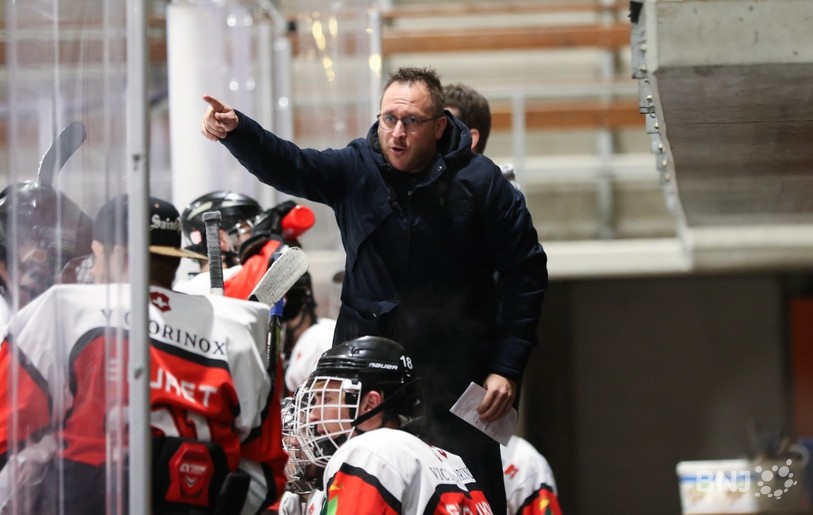 Michaël Chételat prolonge à la bande du HCDV. (Photo : Mauricette Schnider)