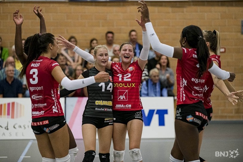 Les joueuses du VFM ont pu lever les bras au terme d'un match qu'elles ont mené en souveraines. (Photo : Jonathan Vallat).