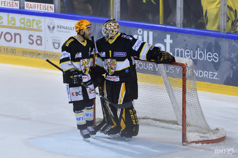 Le Top Scorer Philip-Michaël Devos et le gardien ont vu Kloten leur brûler la politesse sur le tard (archive Georges Henz).