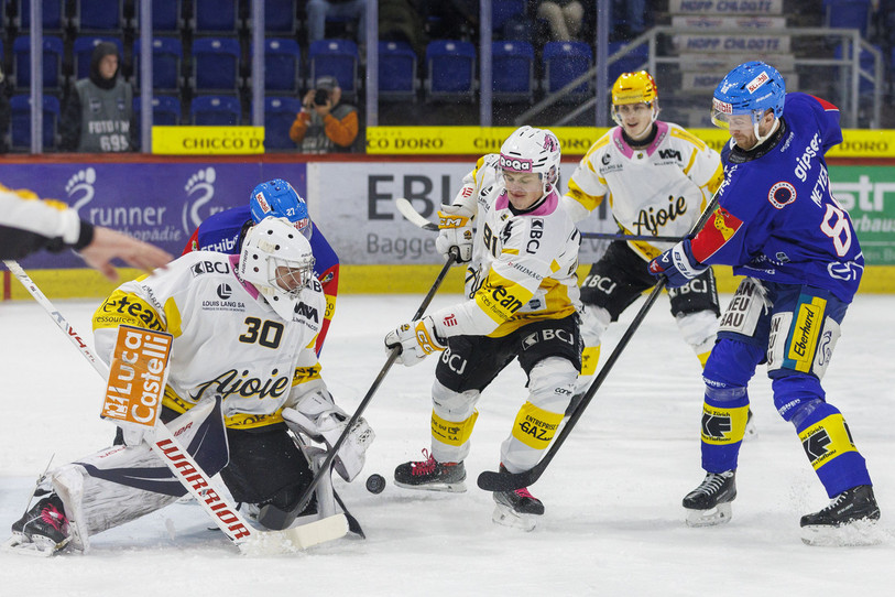 Avec 31 arrêts, Antoine Keller a souvent dégoûté les attaquants de Kloten vendredi soir. (KEYSTONE/Patrick B. Kraemer)