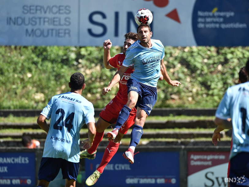 Garry Germann, Samir Nouicer (numéro 24) et le FC Moutier comptent bien s'envoler dès cet automne (photo : archives/Georges Henz).