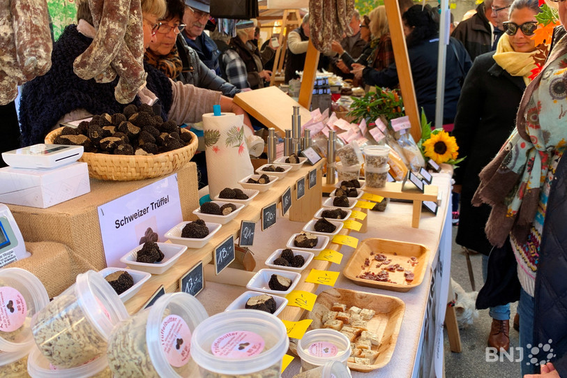 Le village de Bonvillars, au bord du lac de Neuchâtel, a vécu samedi au rythme de son 11e marché aux truffes.