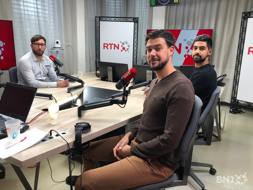 (De gauche à droite) L’entraîneur de la première équipe du FC Béroche-Gorgier, Florian Simonin, le président du club, Damien Sengstag, et l’un des joueurs cadres, Kevin Jacot, étaient les invités de 3e mi-temps lundi matin.