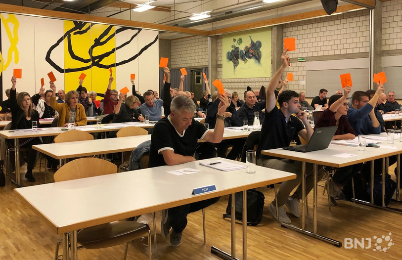 Les élus de l'Entente jurassienne ont levé leur carte pour dénoncer l'absence de quatorze élus du groupe « Ensemble-Prévôtois » lors du Conseil de ville du 24 juin dernier.