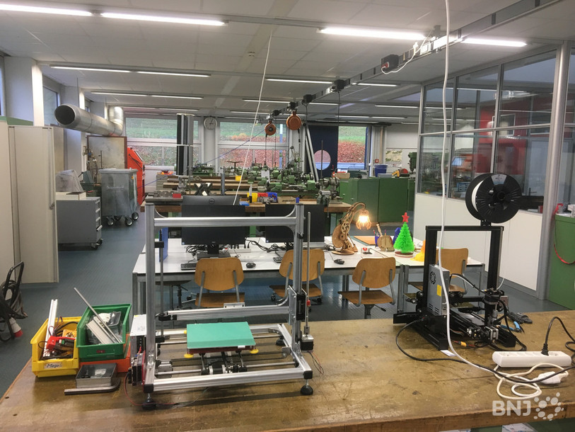 Imprimantes 3D, fraiseuses ou autres découpeuses garnissent le nouveau Ceff-LAB. 