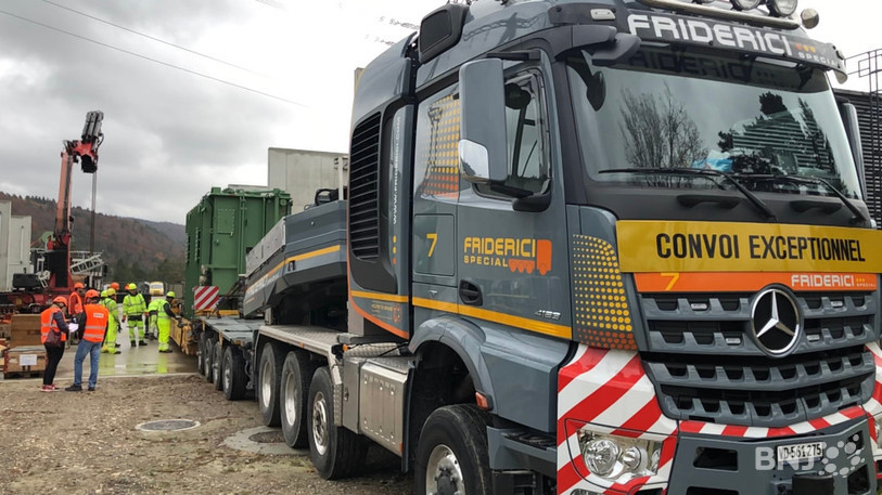 Le convoi exceptionnel de 157 tonnes est arrivé jeudi à Sorvilier.