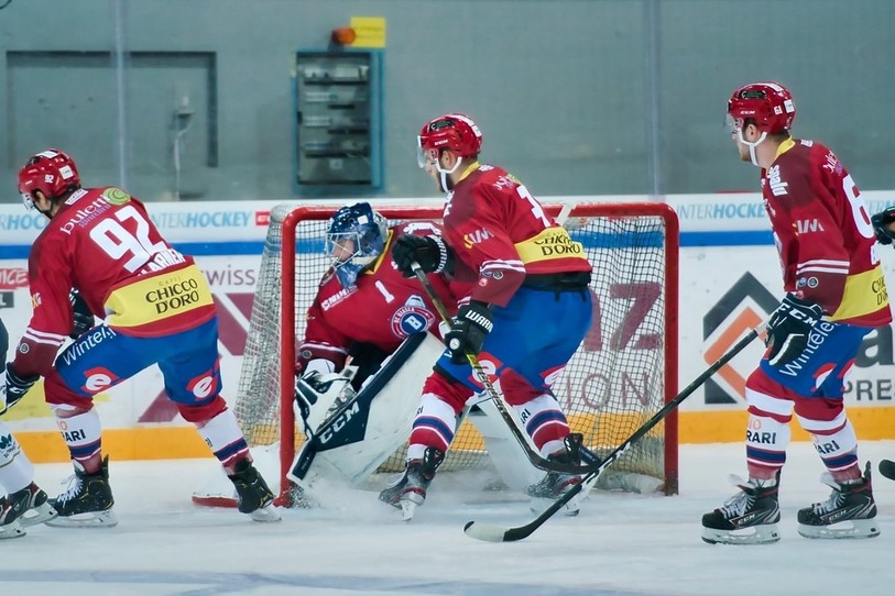 Dans sa cage, Benjamin Conz a multiplié les parades samedi (photo : Facebook Hockey Club Biasca Ticino Rockets).