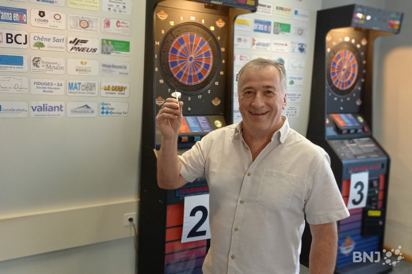 Le président du Dart Club Moutier Joseph Zucchetto veut promouvoir les fléchettes dans la région.