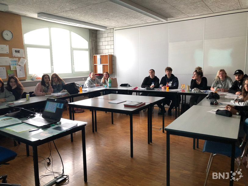 Apprentis et étudiants sont réunis à Loveresse dans les locaux de l'OrTra.