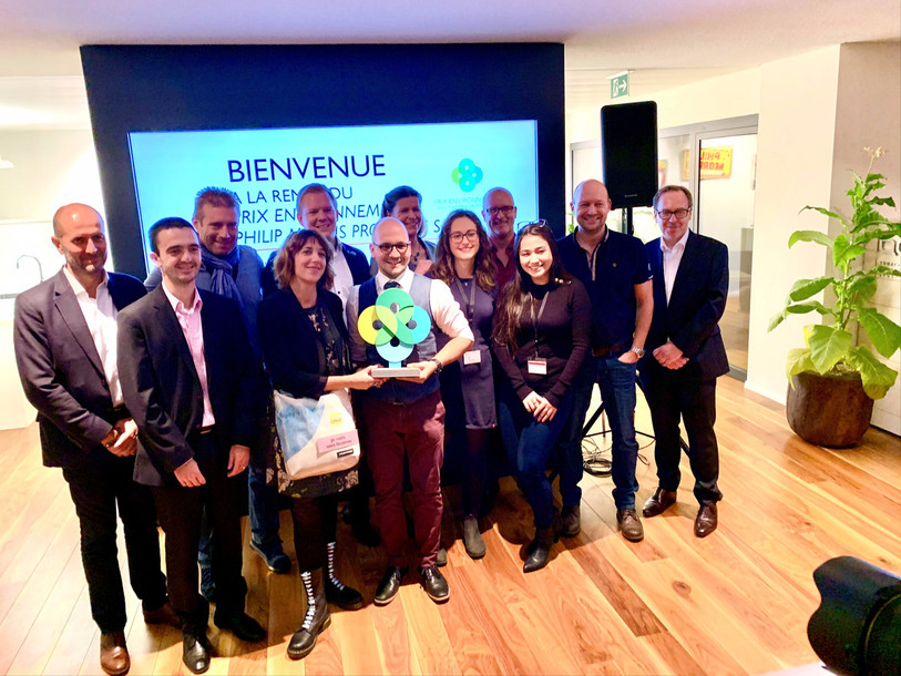 Les lauréats 2019 entourés des membres du jury. Photo: Philip Morris Products.