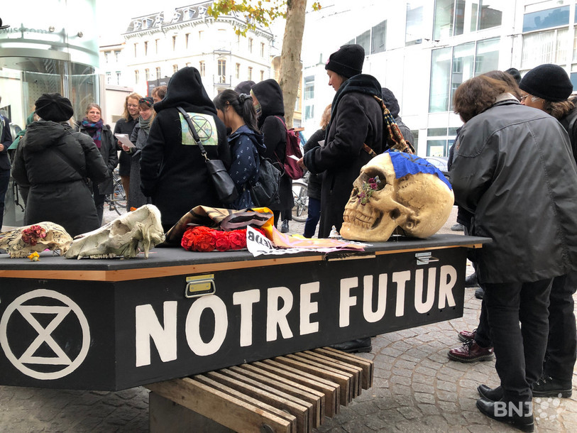 Une trentaine de personnes ont répondu à l'invitation d'Extinction Rébellion Bienne.
