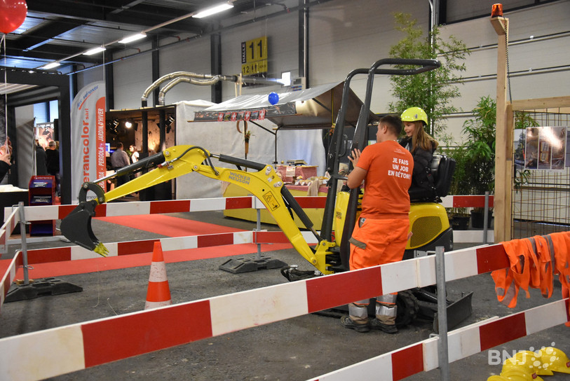 Ce sont les enfants qui ont pris les manettes sur le stand de la Halle des maçons.