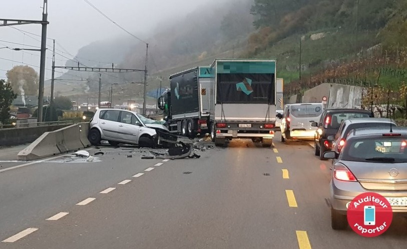 Le trafic a été bloqué dans les deux sens jusqu'à 11 heures environ. (Photo : auditeur-reporter)