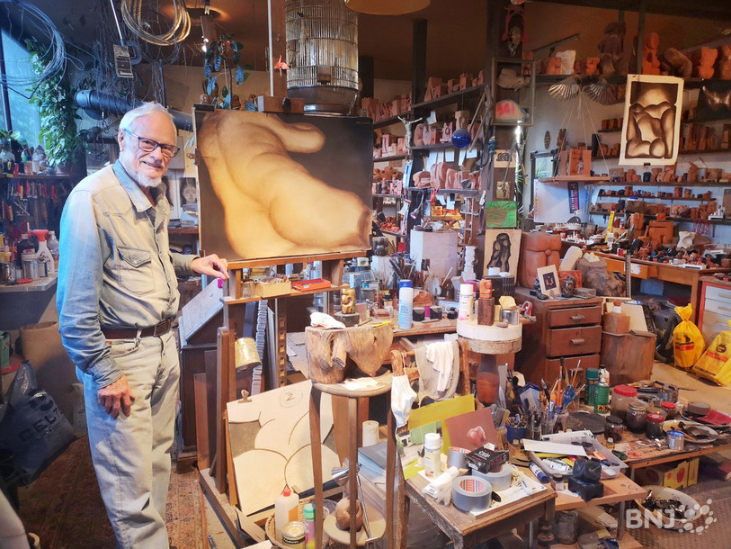 Umberto Maggioni nous a ouvert les portes de son atelier à Belprahon, une véritable caverne d’Ali Baba qui atteste de la richesse de son univers artistique.