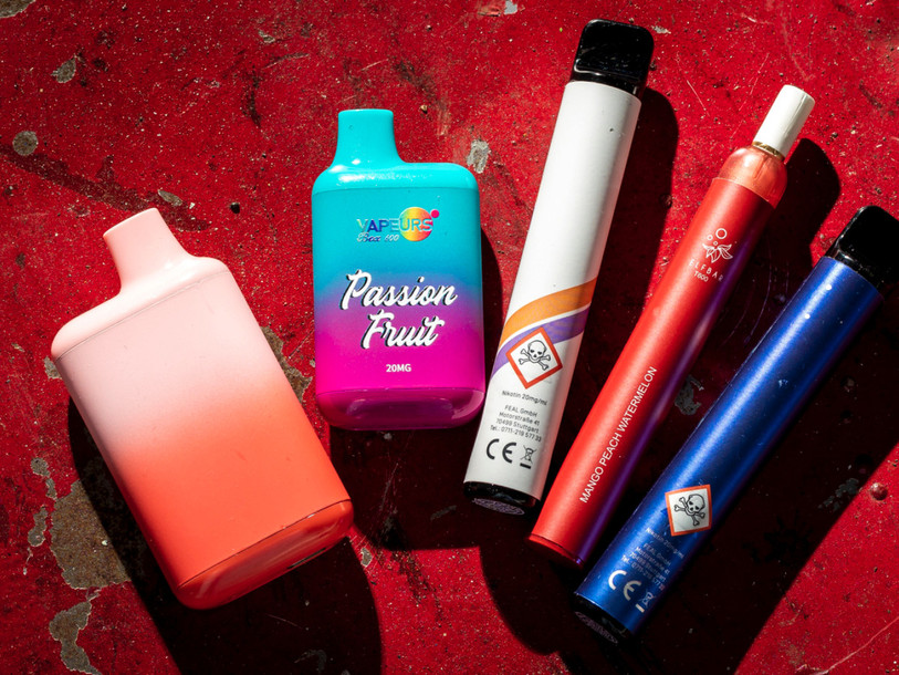 Les puffs sont « un fléau » sanitaire et environnemental. (Photo : illustration / KEYSTONE / DPA / Moritz Frankenberg)