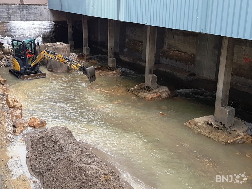 Les poteaux de soutènement du bâtiment seront enlevés au détriment de soutiens horizontaux.