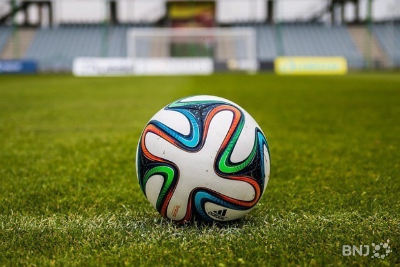 Les équipes de football de la région peuvent prévoir un éventuel retour des compétitions ce printemps (photo : archives). 