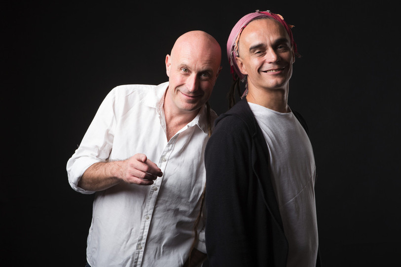 Les chanteurs et musiciens Mike et Riké seront au Laaf-Théâtre ce week-end. (Photo : Nicolas Bregnard)