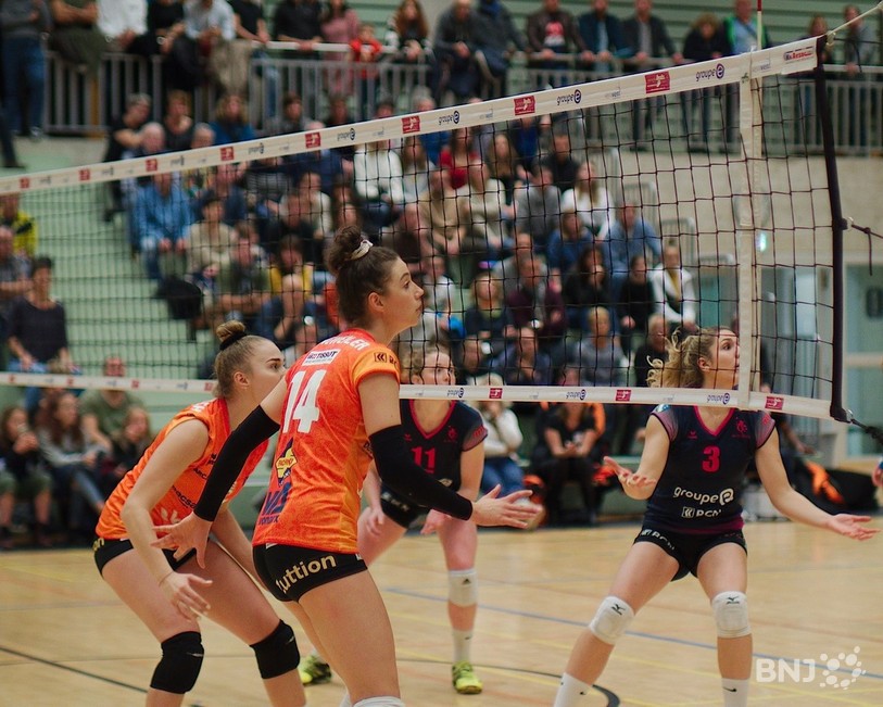 Les filles du NUC en orange étaient bien les plus fortes.