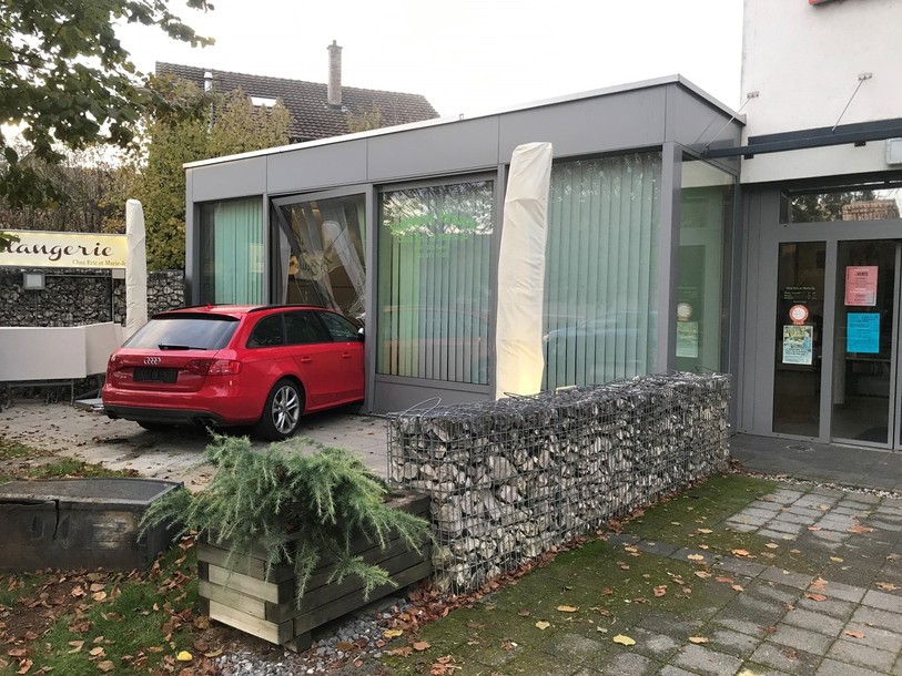 L'incident n'a fait aucun blessé. Le tea-room était fermé au moment du choc. (Photo : police cantonale jurassienne)