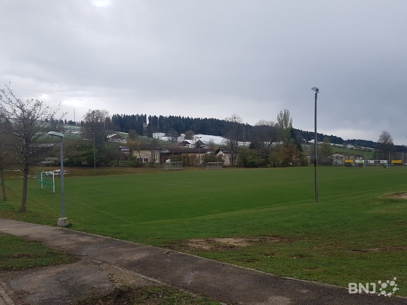 Le terrain de football des Foulets attendra encore avant de goûter à une nouvelle vie. (photo : archives)