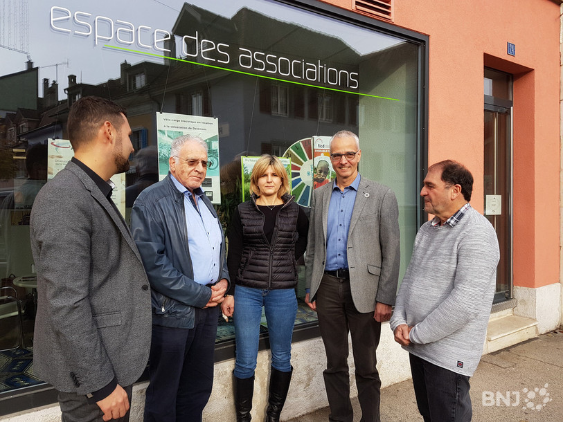 François Lachat (2e en partant de la gauche) entouré de Pascal Tarchini (à gauche), Isabelle Boegli, Olivier Girardin et Denis Cattin.