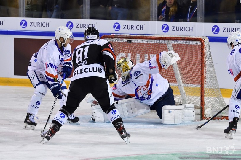 Mathias Joggi trouve la faille, c'est 5-0 (photo : Georges Henz) !