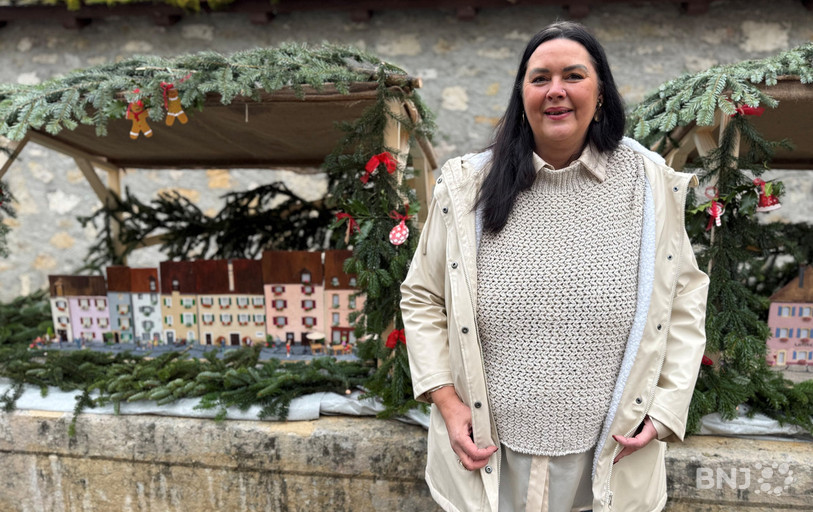 Chryst Burket est l'initiatrice des maquettes de St-Ursanne en miniature qui sont exposées sur les fontaines de la ville. 