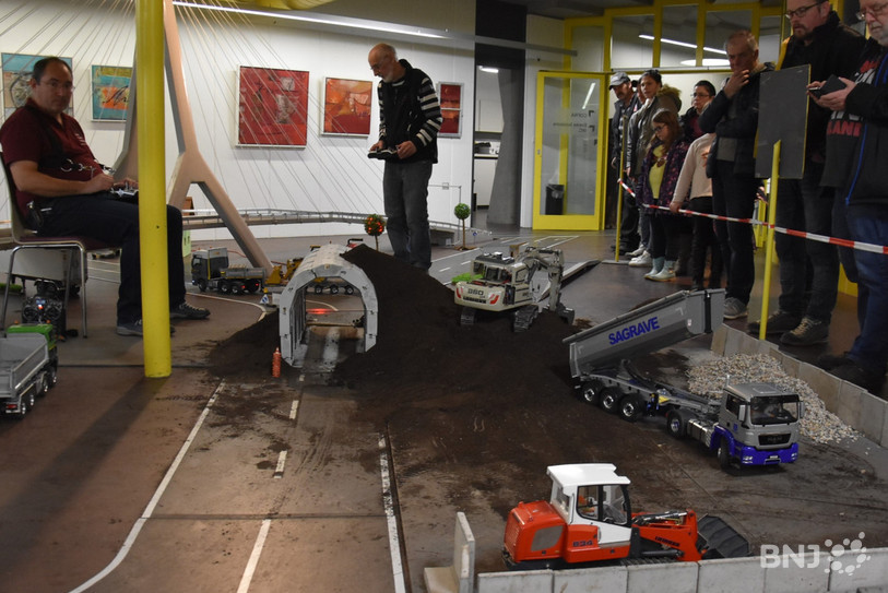 Le CIP s'est transformé en véritable chantier entre samedi et dimanche grâce aux démonstrations des membres du club Minis-Camions Romands.