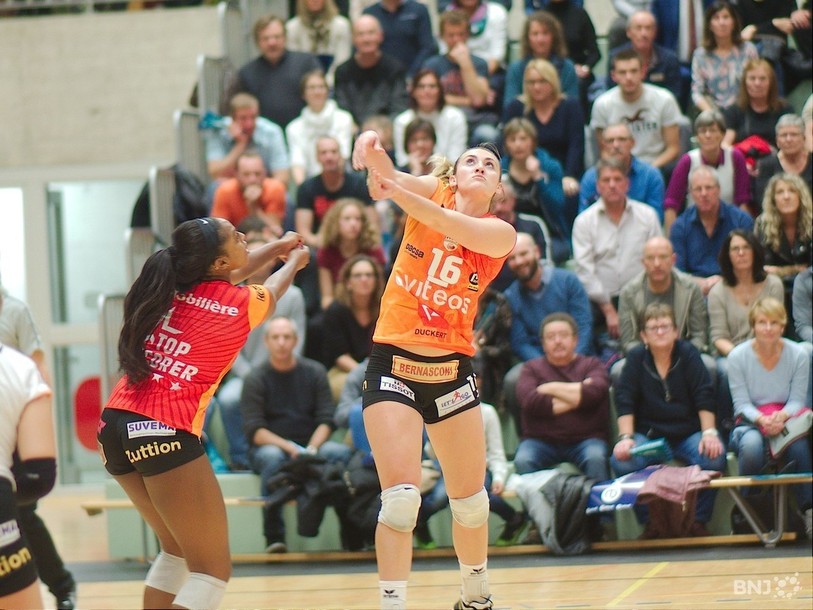 Kyra Holt (maillot rouge) et Tia Scambray sont à l'image de l'équipe : elles paraissent monter en puissance.
