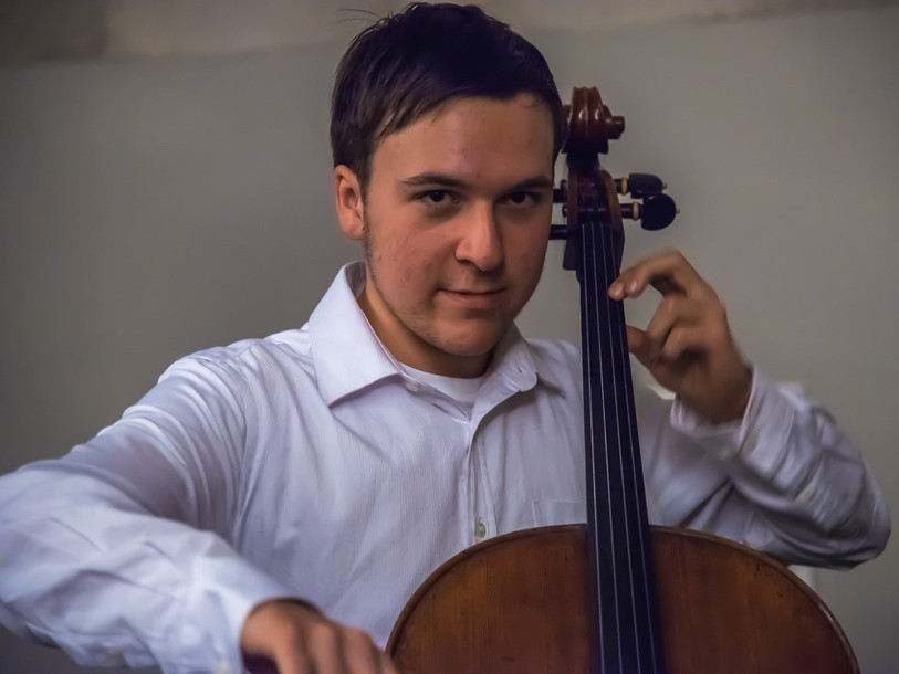 Le violoncelliste Nathan Alexandre Zürcher. (Photo : FARB)