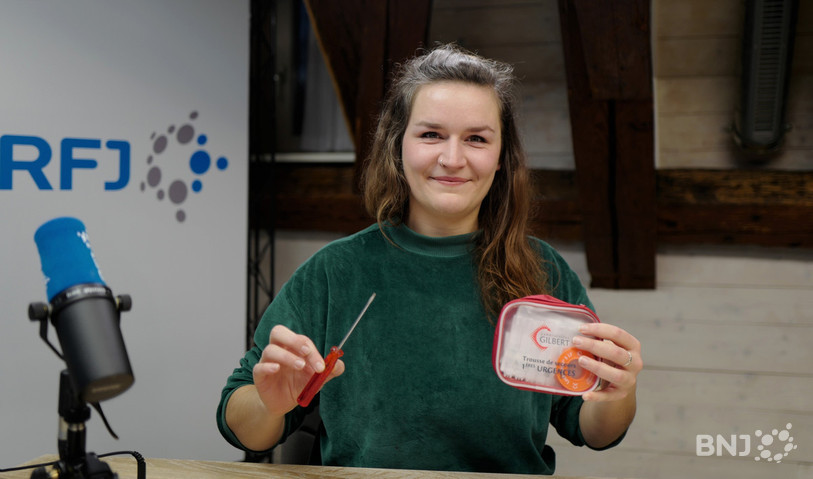 Noémie Merçay, coordinatrice de Bénévolat Jura a amené sa trousse de bricolage !